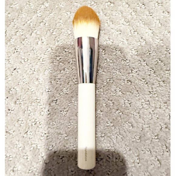 NEW La Mer The Foundation Brush - Picture 2 of 5